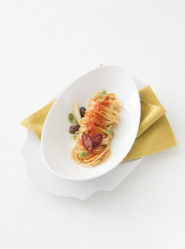 Spaghetti pizza margherita