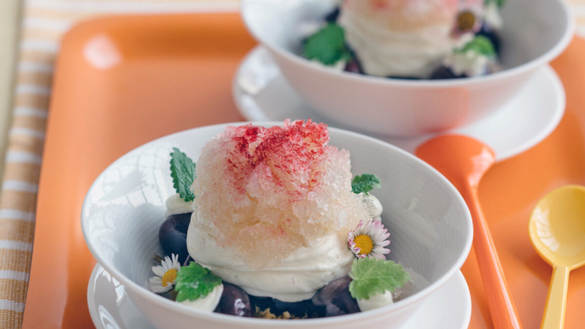 Granita al sambuco, cioccolato e ciliegie