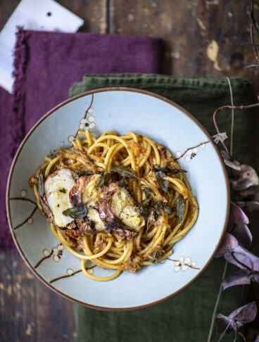 Bucatini con genovese di pescatrice