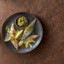 Filetti di sgombro al forno con guacamole