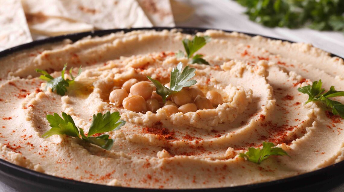 Hummus, crema di ceci della cucina mediorientale (Israele, Libano, Egitto, Grecia)