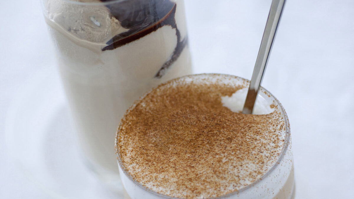Milkshake con salsa calda al cioccolato