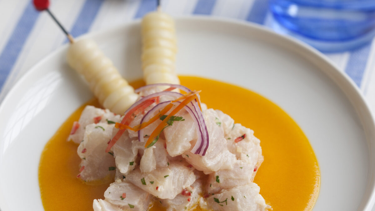 Cebiche con crema di peperoncino giallo