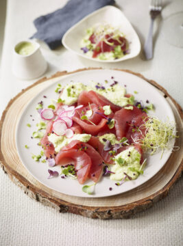 Crema di anacardi con sashimi di tonno