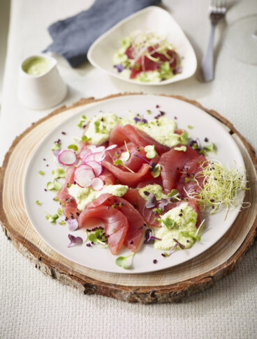 Crema di anacardi con sashimi di tonno