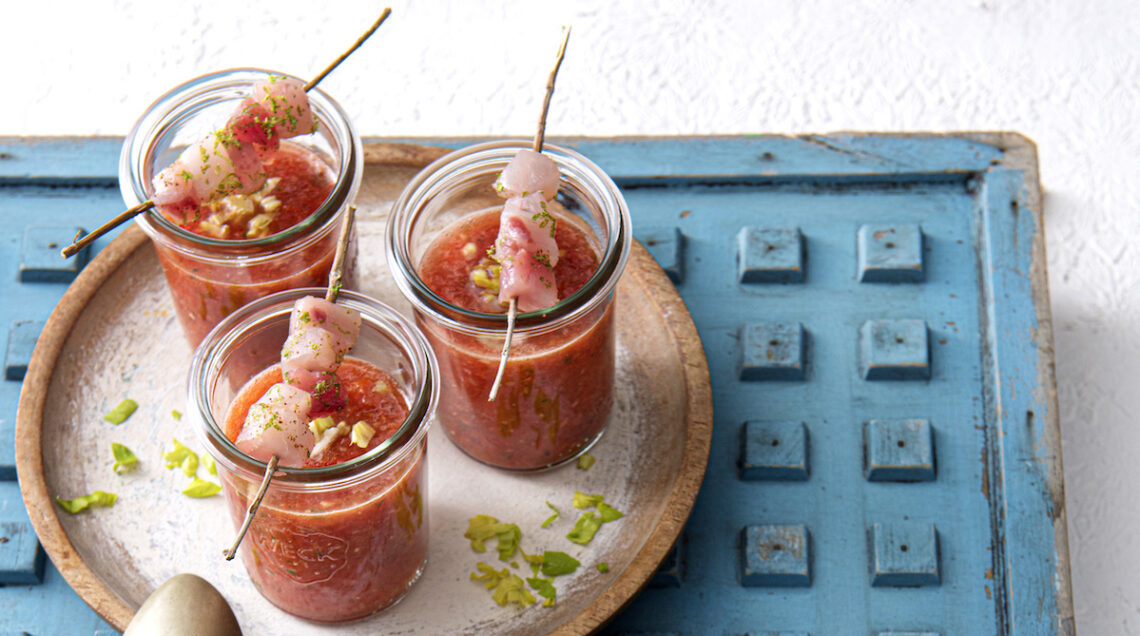 Gazpacho di anguria con spiedini di pesce spada