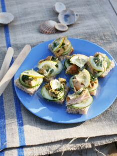 Tartine di mare al pesto di erbe