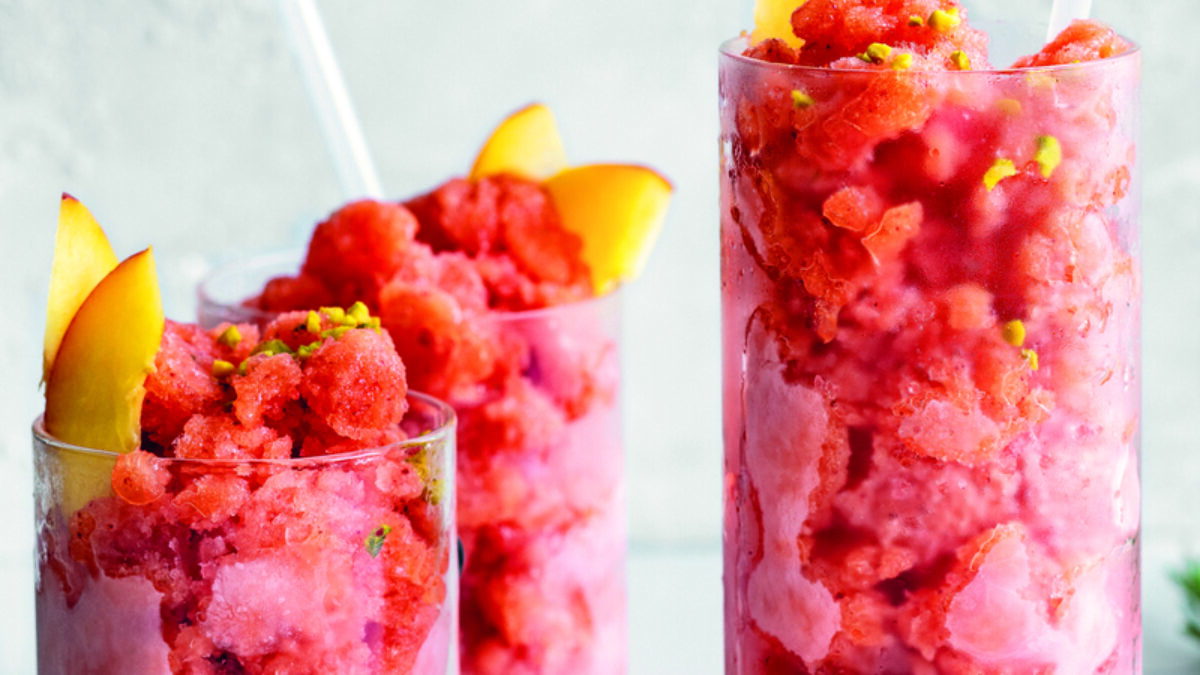 Granita di pesche, rosmarino e pistacchi