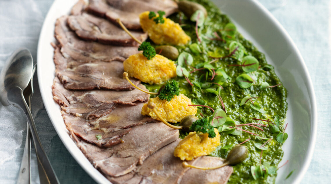 Carpaccio di lingua bollita con salsa prezzemolata e giardiniera all'uovo