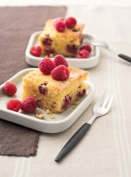 Torta di farina di mais e mandorle ai lamponi