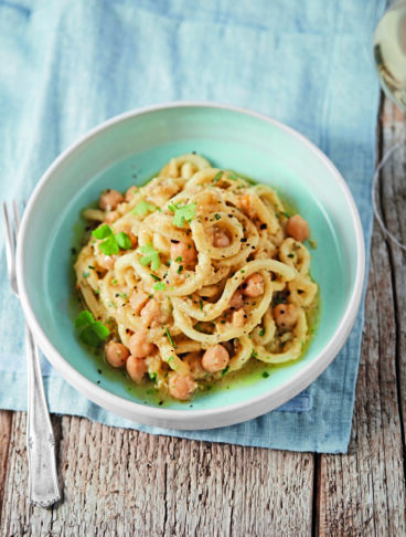 Maccheroni alla chitarra con ceci e lardo