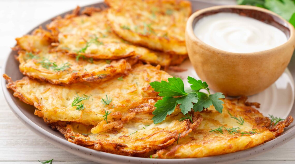 LATKES CON PANNA ACIDA