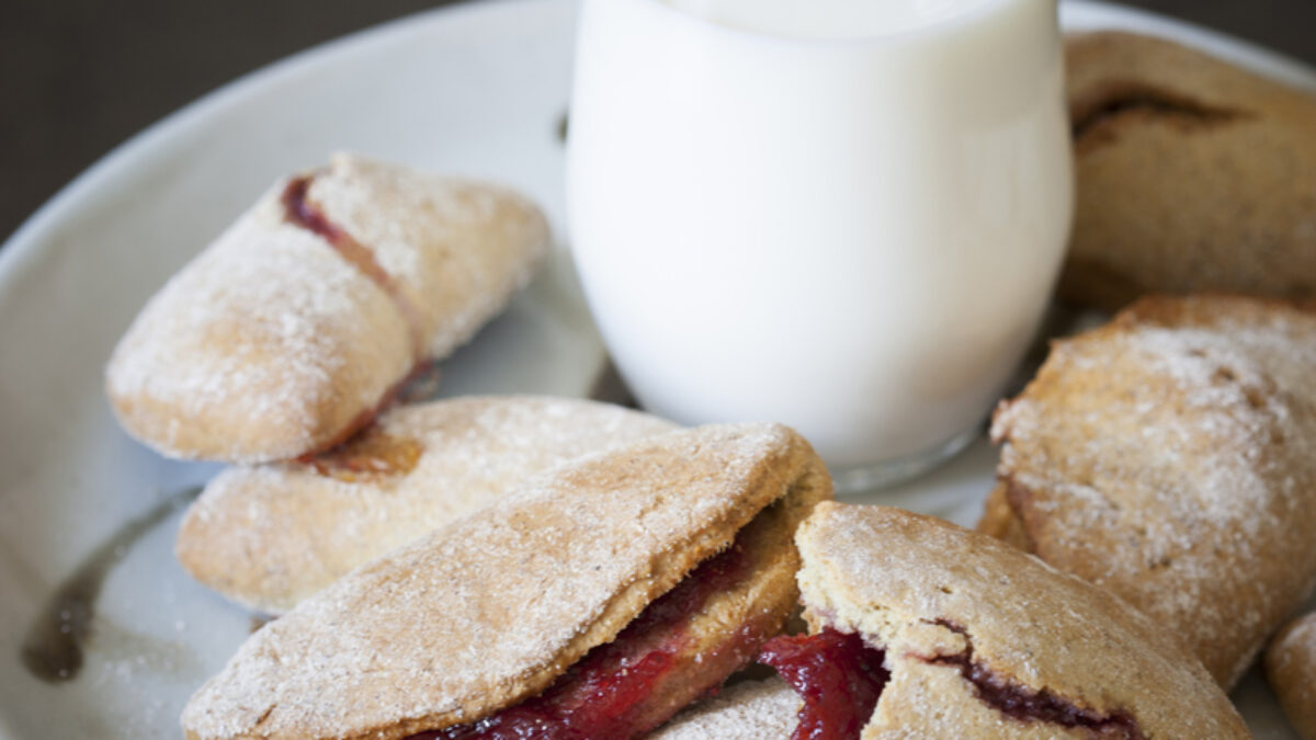 Biscotti farciti ai frutti di bosco