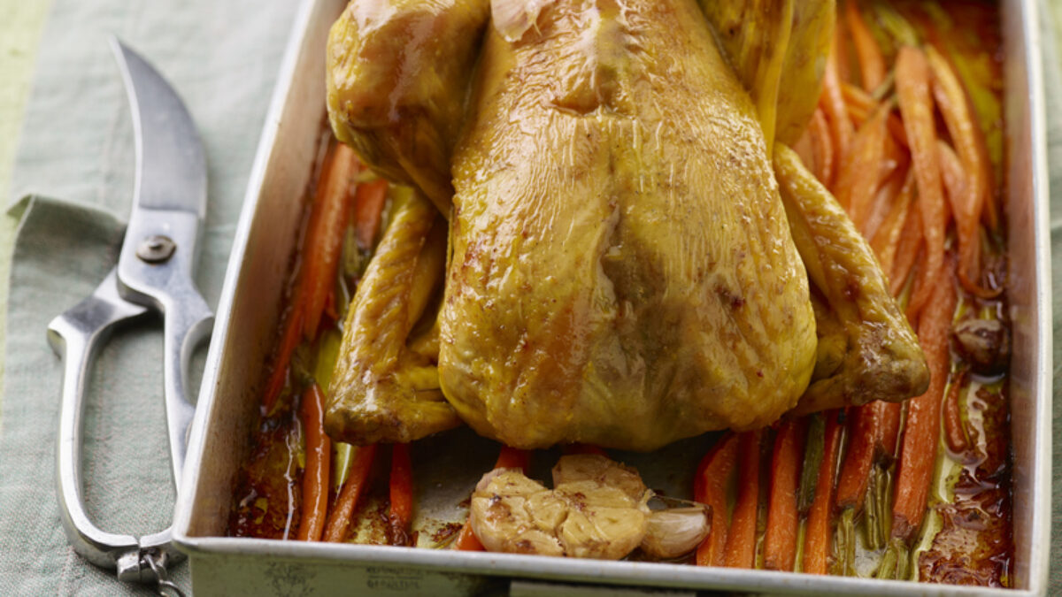Pollo arrosto con carote dorate
