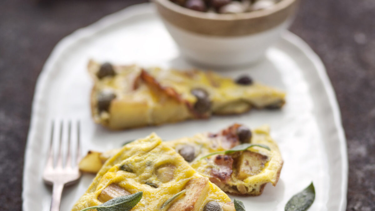 Frittata con bacon, cipolla e olive