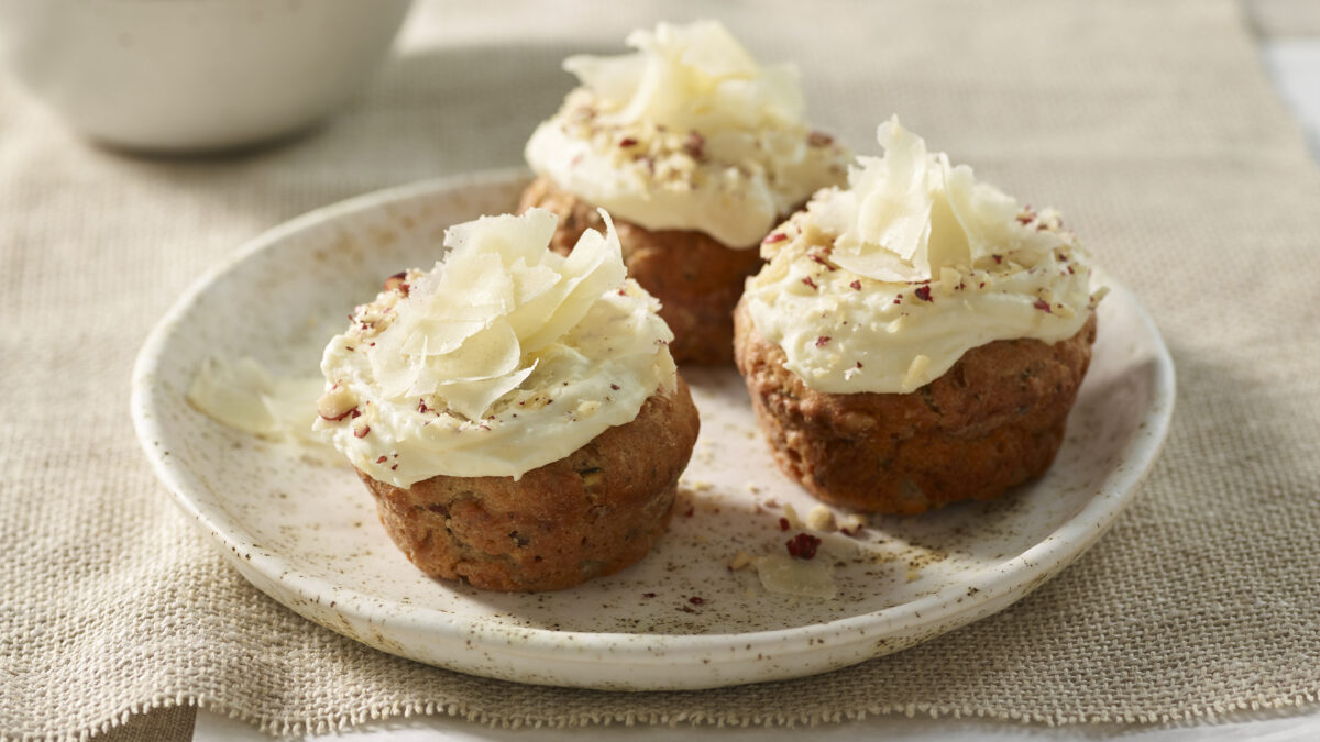Cupcakes di noci e zucchine con mousse al grana padano Dop