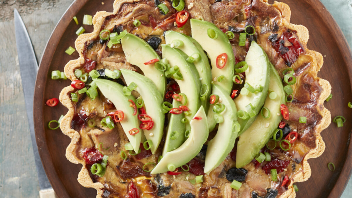 Quiche di avocado, tonno e peperoni