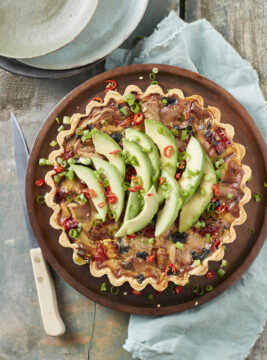 Quiche di avocado, tonno e peperoni