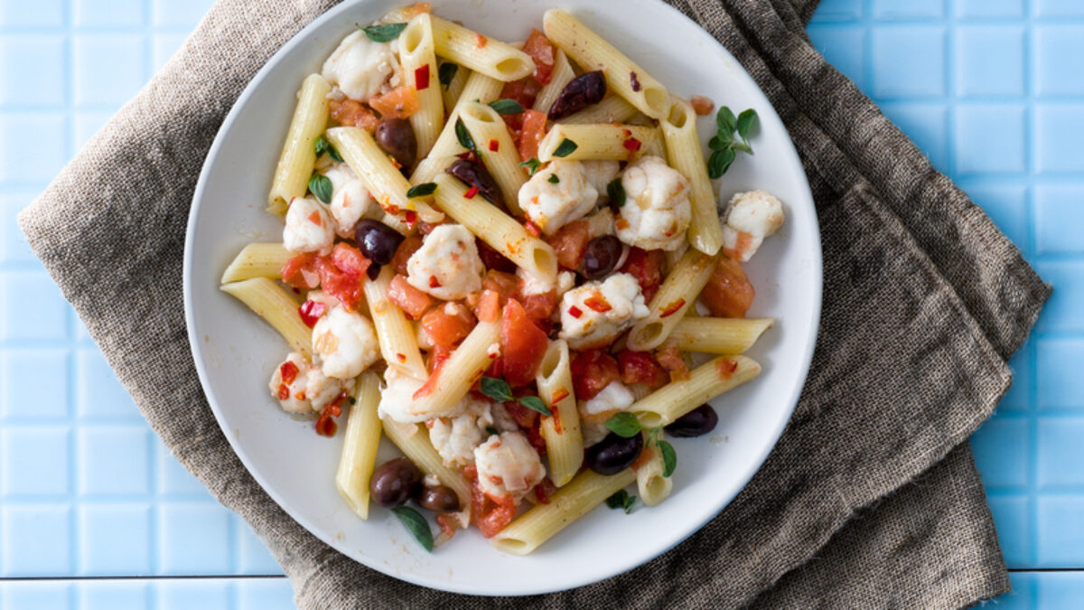 Penne con dadini di pescatrice e pomodori