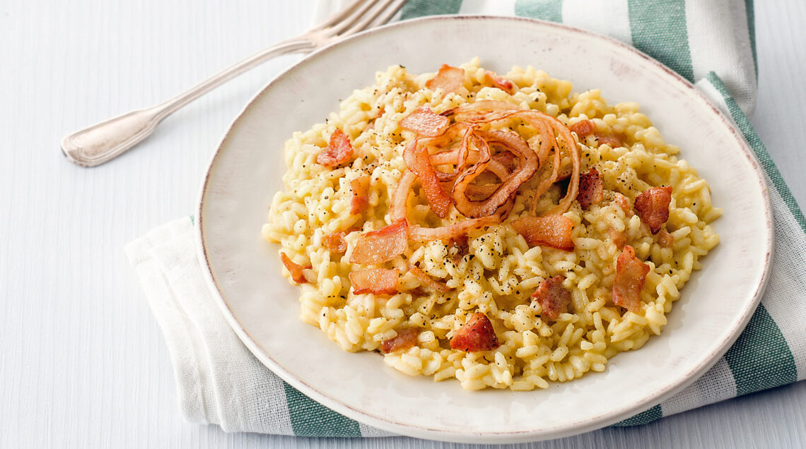 Risotto alla carbonara con fritto di cipolla dolce