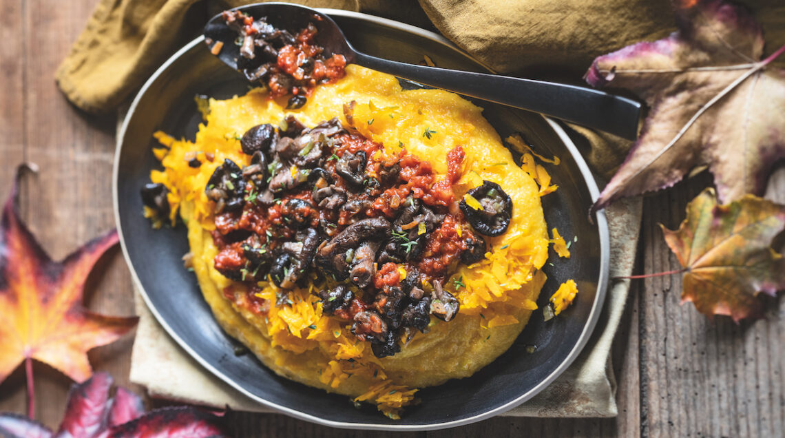 Ragù di chiodini con polenta alla zucca