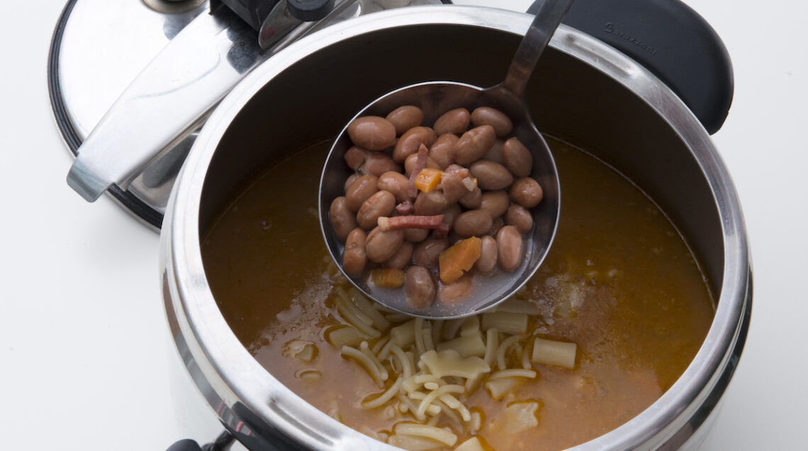 Pasta e fagioli in pentola a pressione