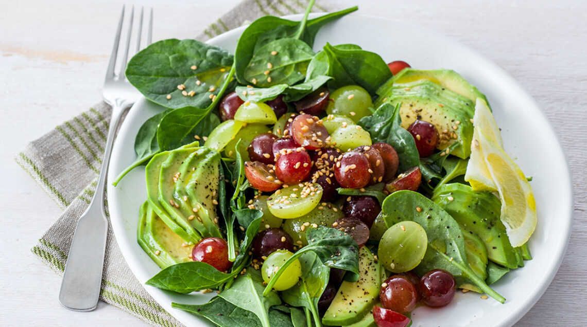 spinacini con avocado e uva