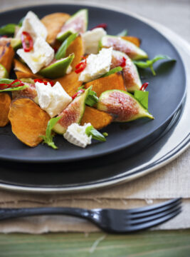Insalata di fichi formaggio di capra e patate dolci arrostite