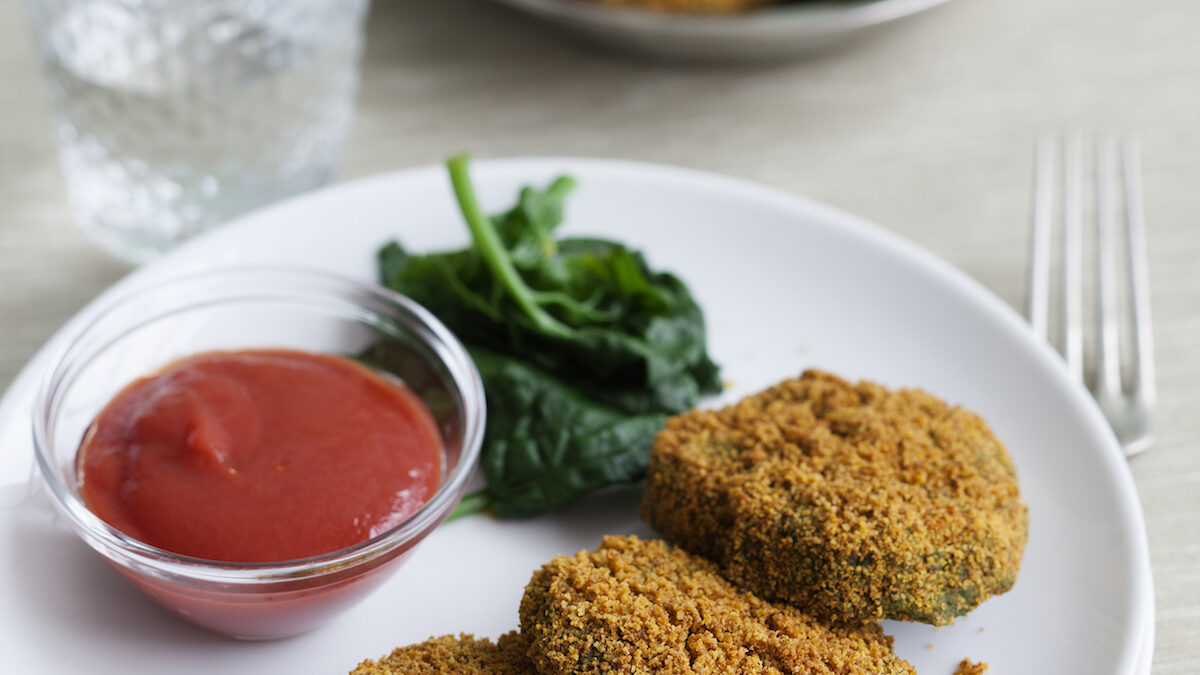 Medaglioni di spinaci e lenticchie in salsa di pomodoro piccante