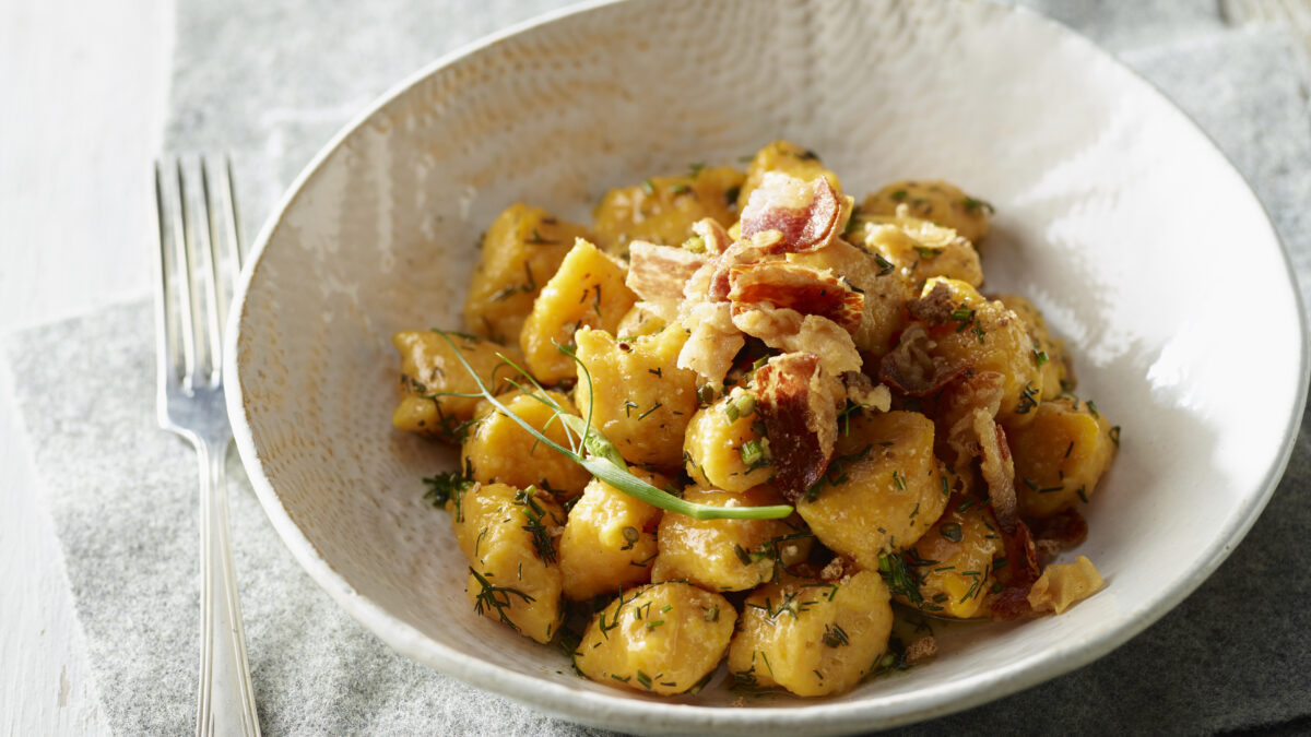 Gnocchi di zucca con lardo, finocchietto e amaretti