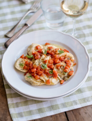 Ravioli al pomodoro e pinoli