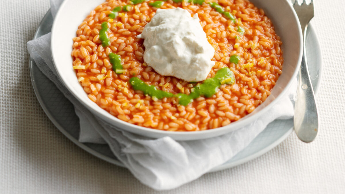 Risotto al pomodoro con burrata e pesto leggero di basilico Sale&Pepe