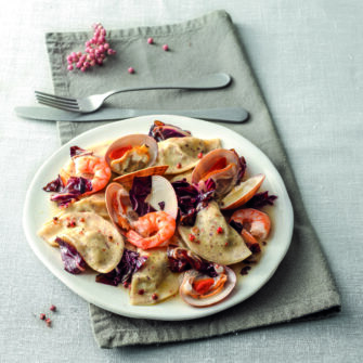 Ravioli di radicchio di chioggia con mazzancolle e fasolari