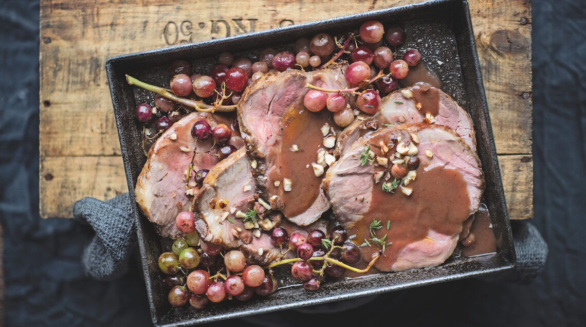 Coppa di maiale all'uva e nocciole