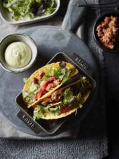 Tacos di spinacino di manzo cotto in salsa piccante con crema di avocado SP_CCC8896