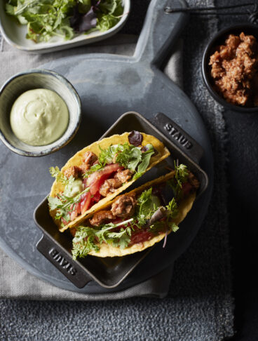 Tacos di spinacino di manzo cotto in salsa piccante con crema di avocado SP_CCC8896