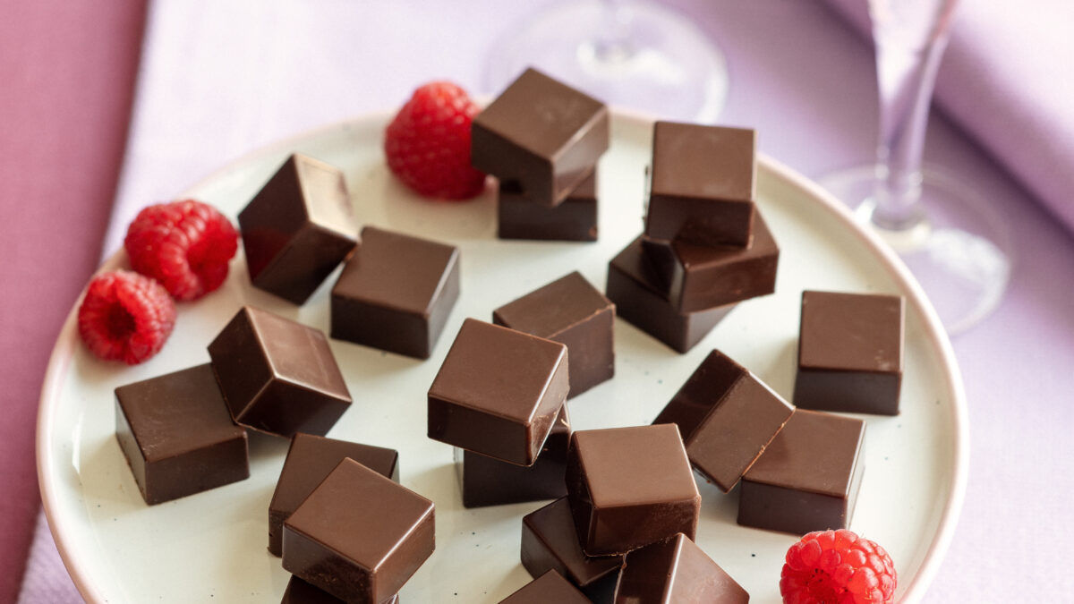 Cioccolatini al gianduia con lamponi e peperoncino