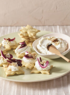 Tartine all'olio con ricotta e nocciole