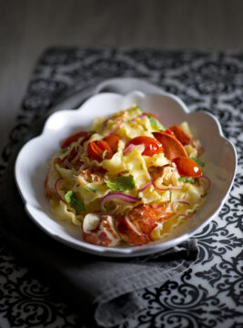 Reginette con l'astice alla catalana ripassate in padella