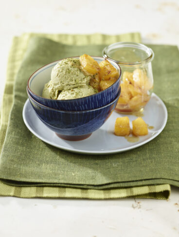 Gelato al tè verde matcha con ananas caramellato