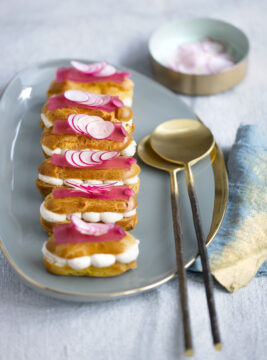 Éclair al pâté di aringhe con gelatina di ravanelli