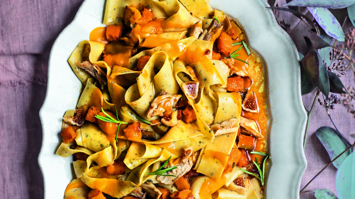 Pappardelle al rosmarino con faraona e zucca