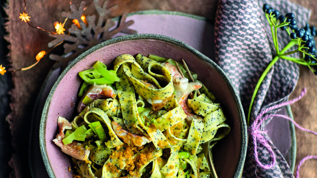 Tagliatelle ai semi di papavero con ragù di scorfano - Sale&Pepe