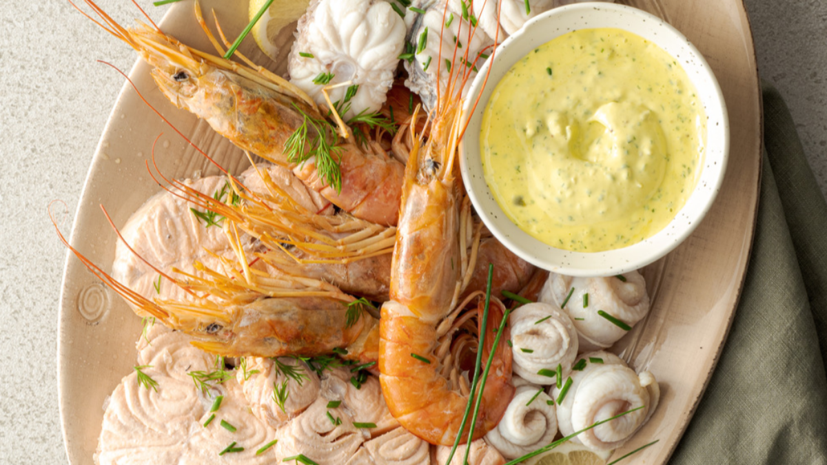 Gran bollito di pesce con salsa Rémoulade