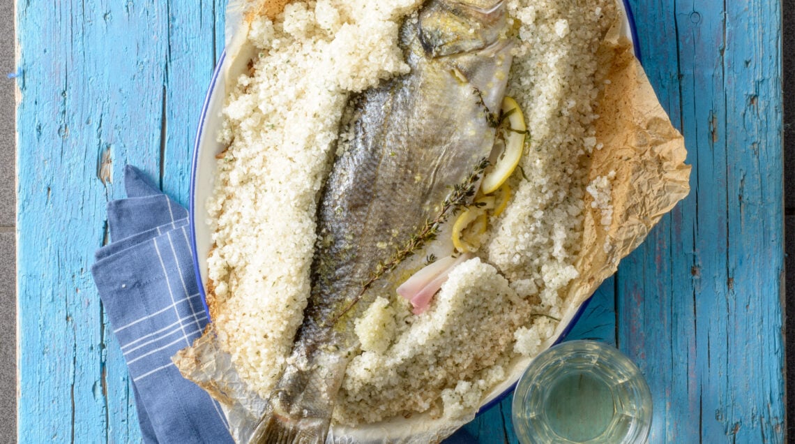 Branzino in crosta di sale