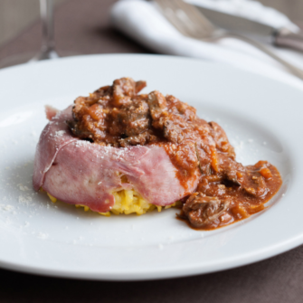 Savarin di riso e lingua al ragù di regaglie