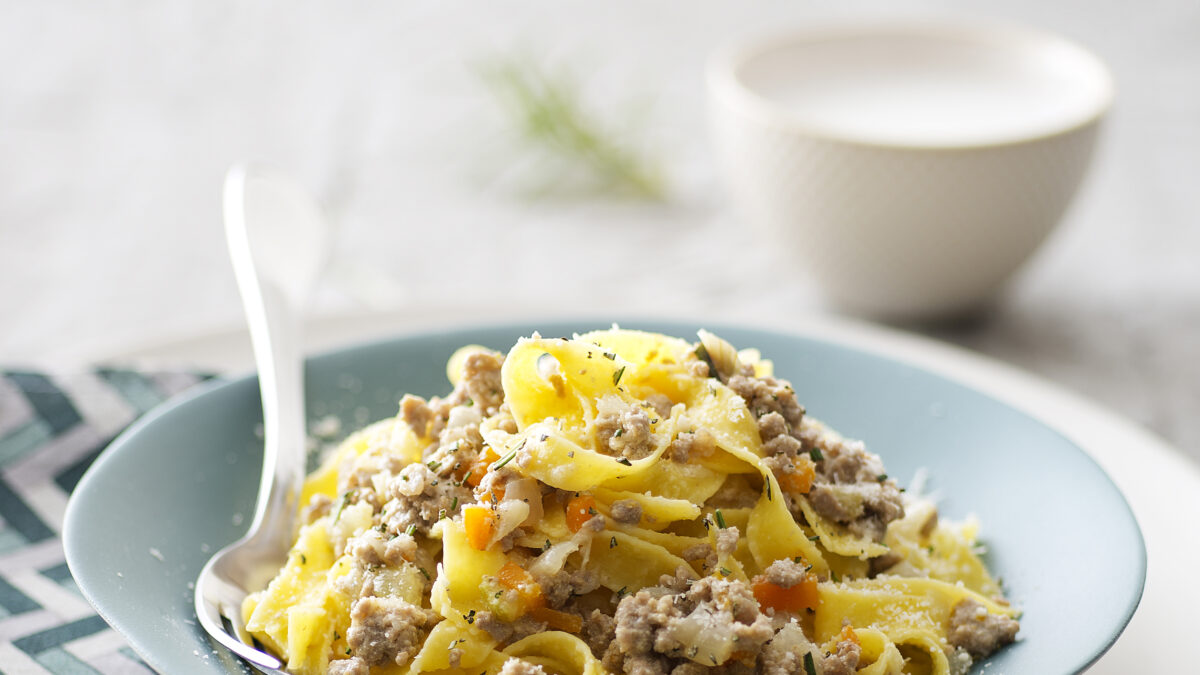 Tagliatelle al ragù bianco di manzo e suino