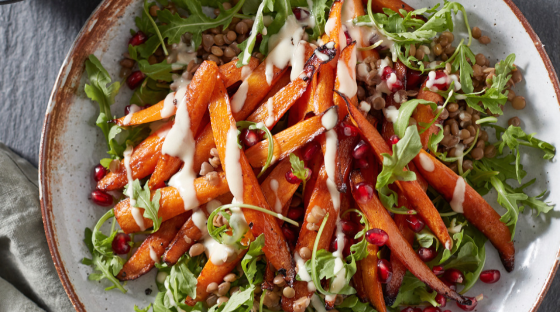 Insalata di carote arrosto con lenticchie e rucola