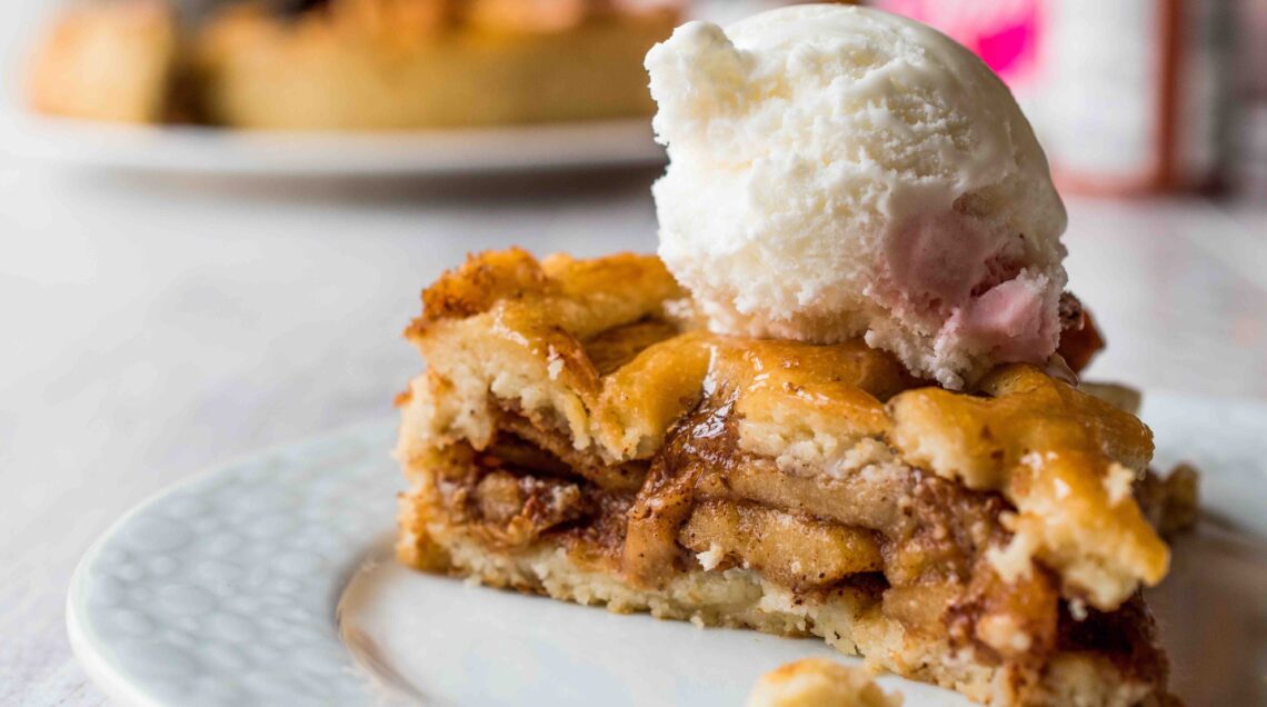 Apple Pie with Vanilla ice cream - Ã  la mode