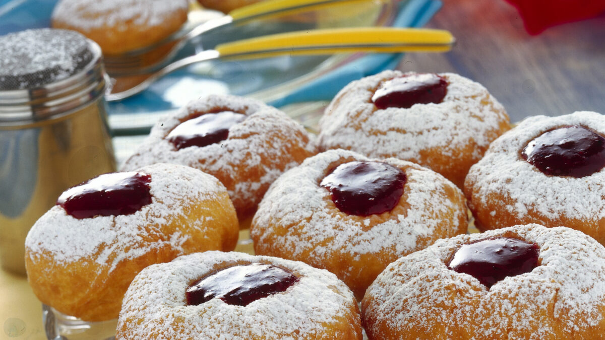 Frittelle con confettura rossa